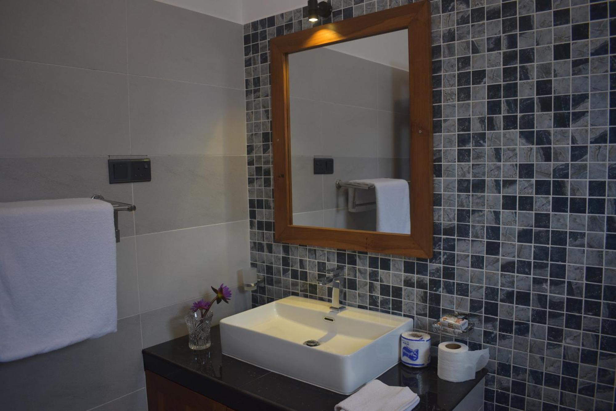 Ocean Ripples Hotel ฮิกคาดูวา ภายนอก รูปภาพ