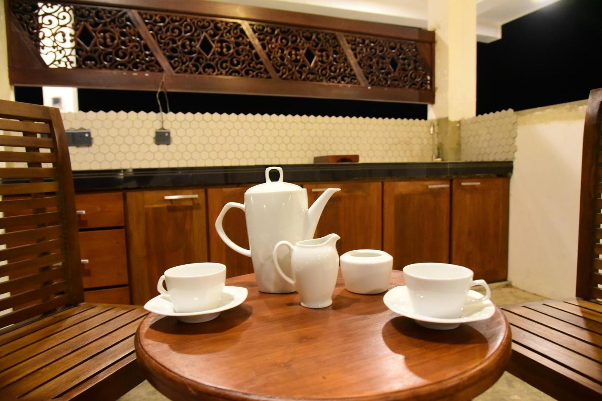 Ocean Ripples Hotel ฮิกคาดูวา ภายนอก รูปภาพ