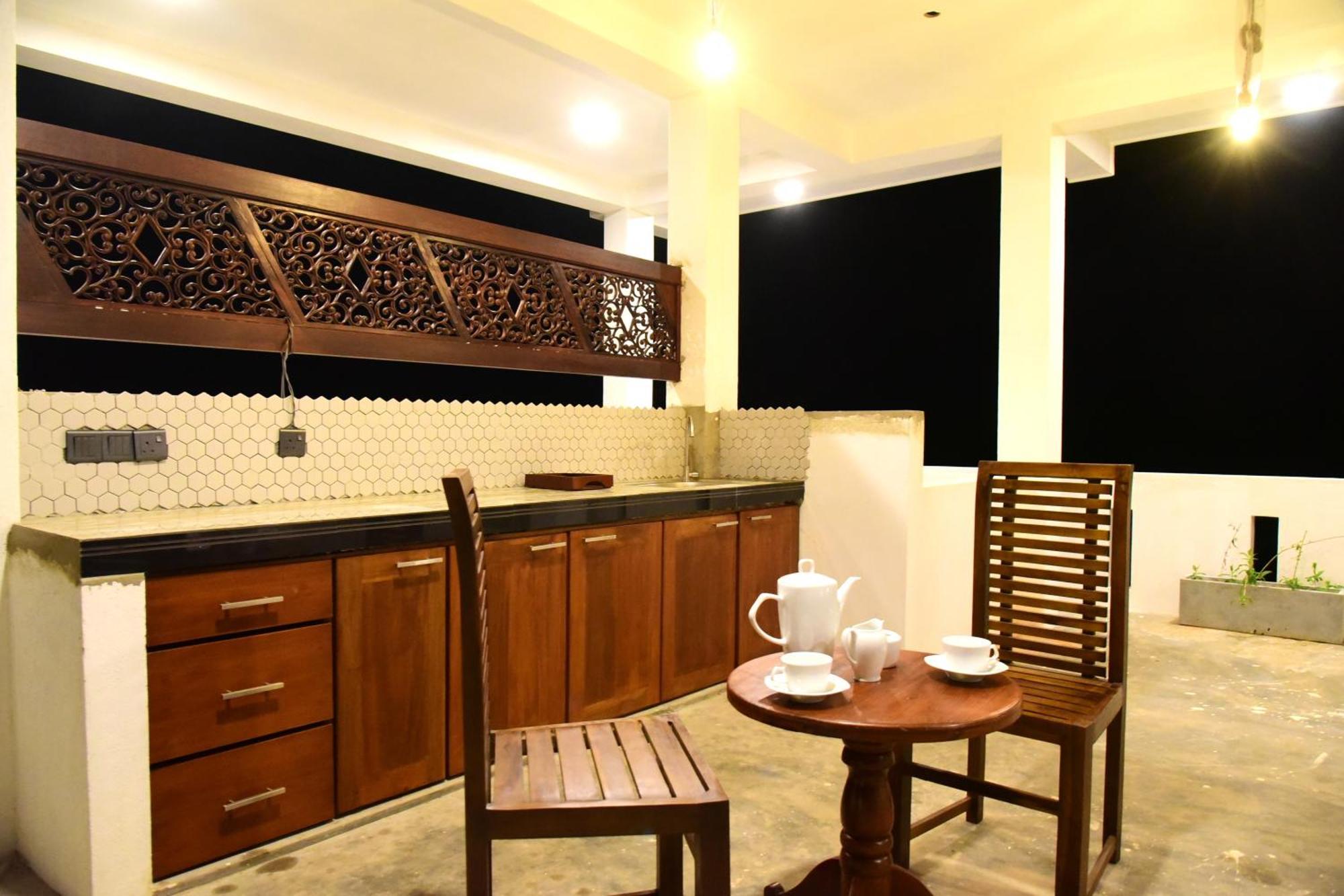 Ocean Ripples Hotel ฮิกคาดูวา ภายนอก รูปภาพ